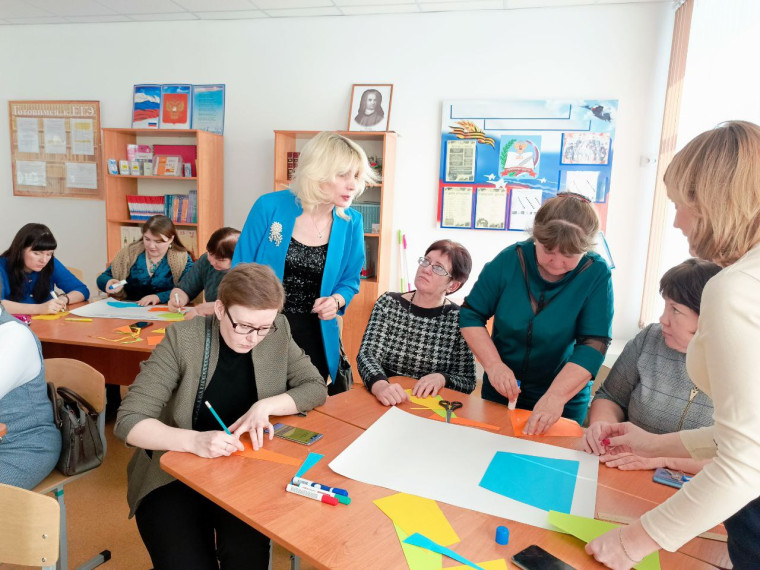Ребрихинской средней школе прошла стажерская практика, посвященная теме проектирования системы  профориентационной работы в школе в условиях сельской местности.