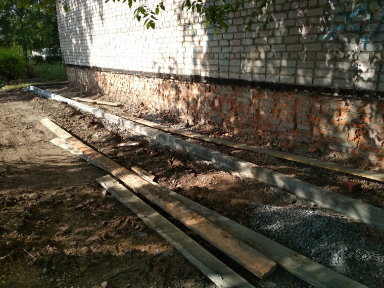 Продолжается капитальный ремонт в Ребрихинской средней школе.